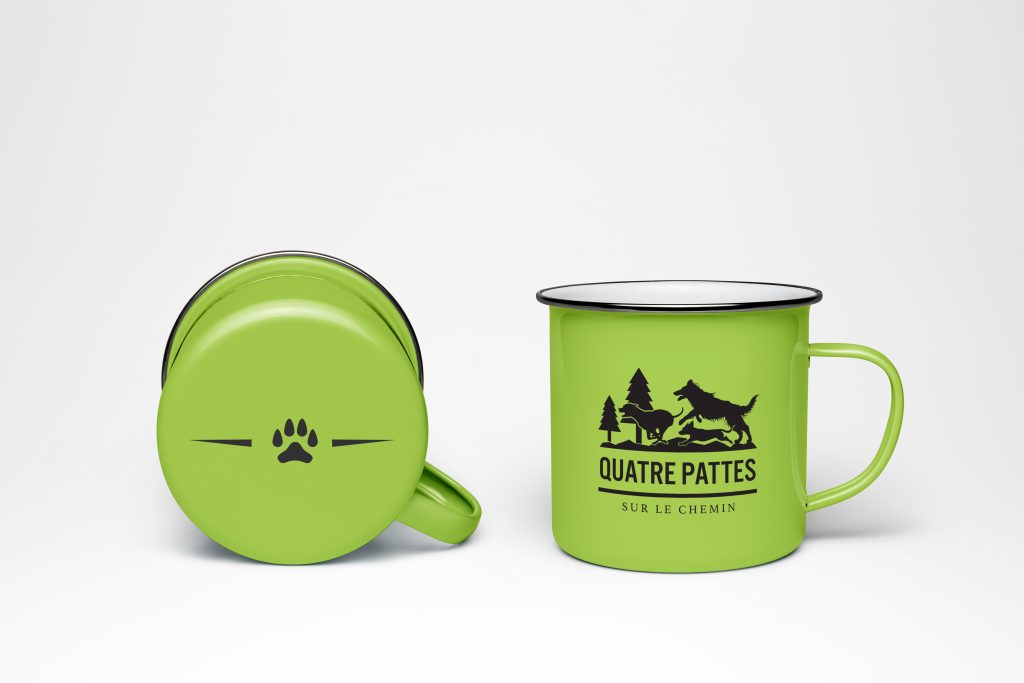 Quatre pattes sur le chemin – Logo et Merchandising